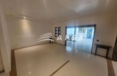 Em meio ao charme do cosme velho, encontra-se esta linda casa residencial duplex com 250m² de puro c