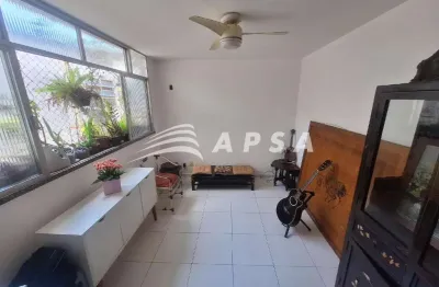 Imagine viver no coração do leblon, em um charmoso apartamento duplex de 61m² que une estilo, confor