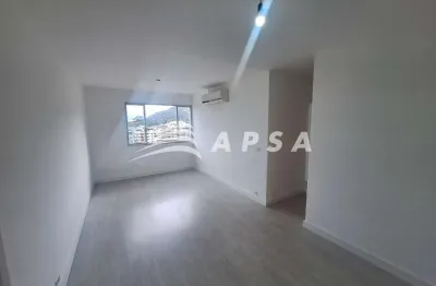 No coração do jardim botânico, este lindo apartamento de 75m² oferece uma vista privilegiada para o