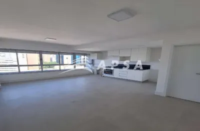 Encante-se com este elegante apartamento localizado em um dos bairros mais valorizados da cidade. sã