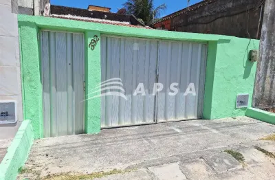 Casa plana com garagem,. 03 quartos sendo 01 suite, copa, cozinha quintal e varanda .