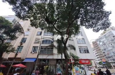 Excelente apartamento de 104m², de frente, reformado, divido em: sala ampla, 2 quartos, banheiro soc