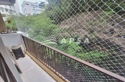 No coração da lagoa, este apartamento de 70m² é um convite à tranquilidade e ao bem-viver. com vista