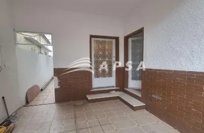 Apartamento tipo casa no méier. a sala acolhedora é iluminada pela luz natural e se conecta a dois q