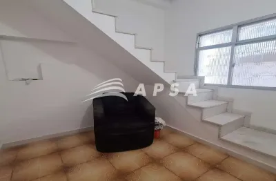 Apartamento tipo casa no méier. a sala ampla e aconchegante é o convite perfeito para relaxar e rece
