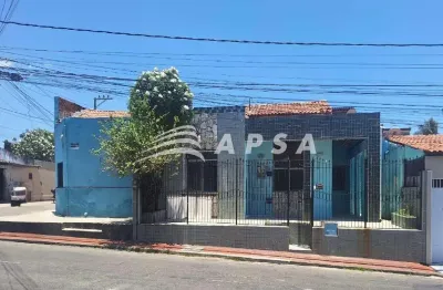 Casa para alugar de 90m². o imóvel conta com sala ampla, dois quartos, um banheiro, cozinha espaçosa
