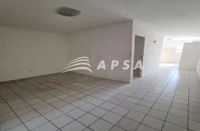 Excelente flat, contendo 1 quarto,  1banheiro, flat possui 3 cômodos,  localizado na encruzilhada, i