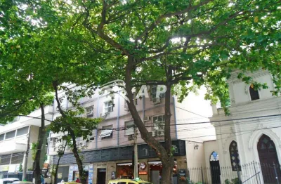 Em meio ao coração pulsante de botafogo, existe uma sala que encanta à primeira vista. ampla, lumino