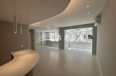 Na rua duvivier, a poucos passos do brilho do mar, um apartamento renasce em sua primeira locação. t