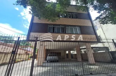 Apartamento na ilha do governador, em plena pitangueiras. logo na entrada, você é recebido por uma s