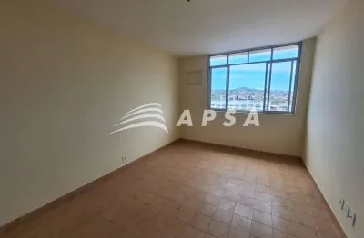 Apartamento um quarto recém-reformado, sala com espaçosa, banheiro social, cozinha com bancada, área