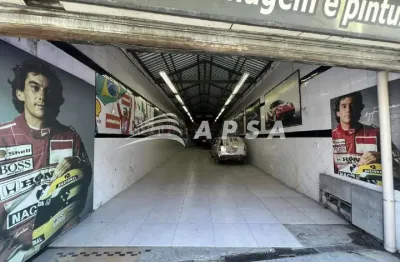 Na movimentada rua do catete, surge uma loja excepcional que combina visibilidade, espaço e versatil