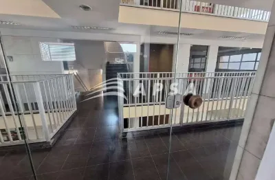 Seu negócio pode brilhar no melhor ponto do movimento: esta loja no 3º andar, posicionada de frente