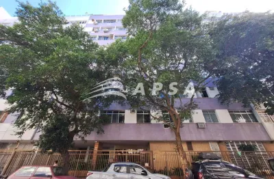 Ótimo apartamento com aquecedor, armários embutidos, banheiro social com box, cozinha ampla, dependê