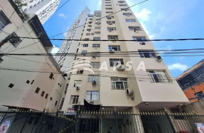 Lindo e amplo apartamento, reformado, próximo ao metrô e comércio, com 03 quartos, sala, cozinha, ba