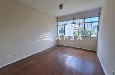 Viva o conforto e a praticidade que só a tijuca oferece neste apartamento de 2 quartos com armários