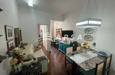 Na rua domingos ferreira, no coração de copacabana, existe um apartamento que convida a viver bem. c