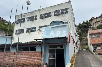 Apresente seu negócio a um espaço que acompanha grandes operações: este galpão com ampla área extern