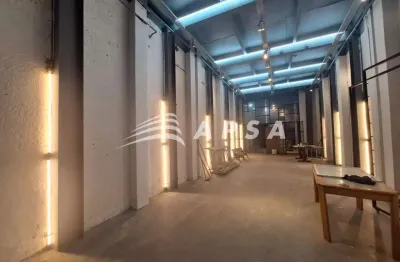 Em um dos pontos mais vibrantes e turísticos da cidade, este prédio comercial de 4 andares surge com