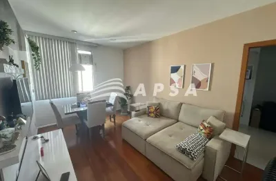 Ao abrir a porta, você sente imediatamente a harmonia de um apartamento lindo e muito bem cuidado. c