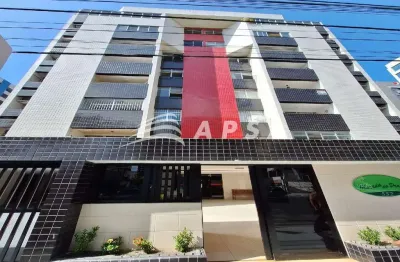 Excelente apartamento com 3 quartos, sendo 1 suíte, banheiro social reversível, varanda agradável e