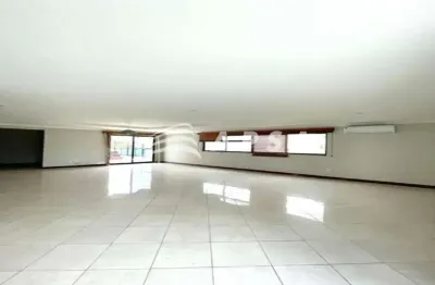 Cobertura única, tipo lâmina, na rua professor motta maia, recreio dos bandeirantes, para locação. A