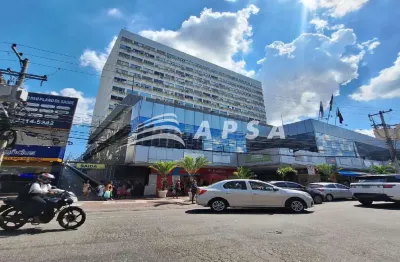 No coração pulsante de madureira, na estrada da portela, 99, essa sala de 40 m² é o cenário ideal pa
