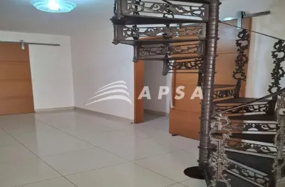 Encante-se com esta excelente cobertura duplex, um verdadeiro refúgio urbano que une espaço, confort