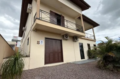 Ótima casa em Cocal do Sul - Com Ampla sala comercial terrea - Casa com 3 dormitórios