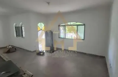Casa para Locação em Atibaia, Jardim Alvinópolis, 2 dormitórios, 1 suíte, 2 banheiros, 2 vagas