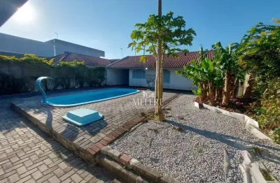 Casa térrea, piscina,churrasqueira, local maravilhos-melhor acesso do litoral, quadra mar