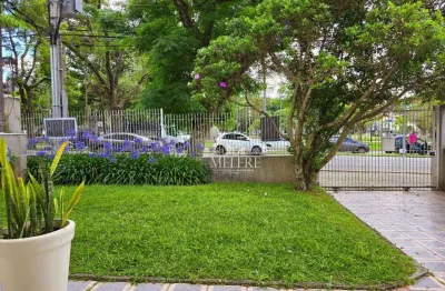 Casa terrea em frente a praça 29 de março com 4 dormitórios à venda, 230 m² por r$ 2.150.000  bigorrilho  mercês - curitiba/pr