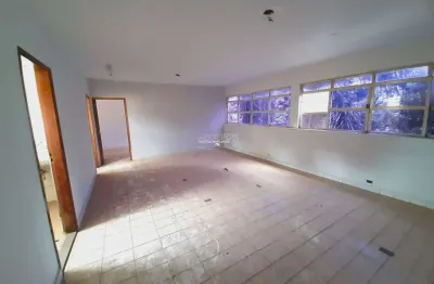 Casa comercial com 3 salas para alugar no Centro, Piracicaba 