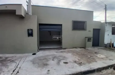Salão comercial para alugar no bairro Santa Terezinha, Piracicaba.
