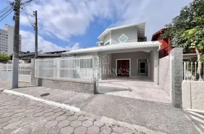 Casa com 3 quartos para alugar na Rua Teodoro Luiz Pereira, São João, Itajaí