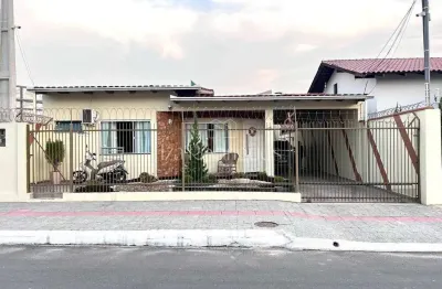 Casa mobiliada e equipada no bairro são vicente itajaí/sc