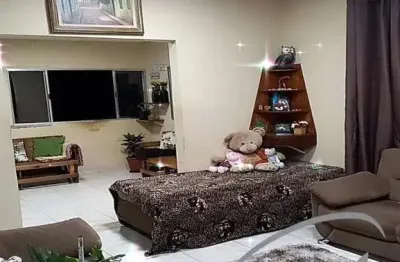 Ótimo sobrado de 300m² c/5 dormitórios (1 suíte) em vitápolis - itapevi-sp., c/ sala, coz, banheiros, varanda gourmet e garagem p/ 1 carro e 3 motos.