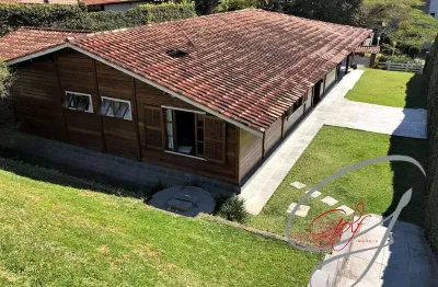 Casa térrea pré-fabricada em madeira - casema. - com ótima localização e face norte total, 3 suítes e 4 vagas de garagem.