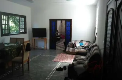 Casa de 315 ms.em uma chácara com 2.000 ms. de terreno, ao lado de reserva ambiental