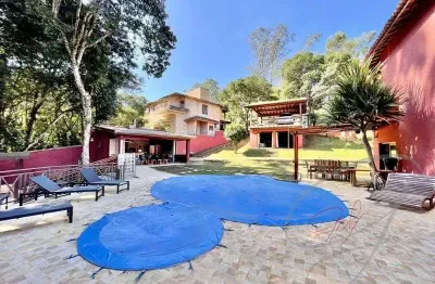 Casa residencial para venda granja viana, carapicuíba 4 dormitórios sendo 4 suítes, 3 salas, 5 banheiros, 4 vagas 1.400,00 m² construída, 2.000,00 m² terreno