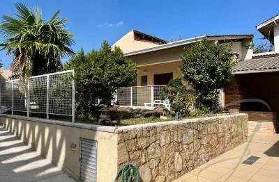 Imperdível Casa de Luxo com 3 Suítes e 5 Vagas no Parque dos Príncipes, Osasco-SP!