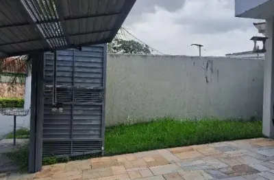 Casa à venda em Osasco-SP, bairro Continental - 4 quartos, 1 suíte, 3 salas, 3 banheiros, 4 vagas de garagem, 384m² de área.