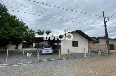 Casa principal e casa de madeira, ilha da figueira em guaramirim - sc