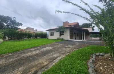 Casa semimobiliada com 1 suíte + 2 quartos, schroeder