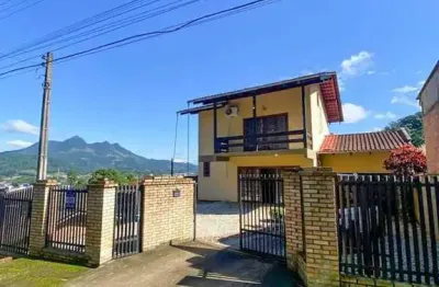Casa com 2 quartos à venda no Centro, Guaramirim 