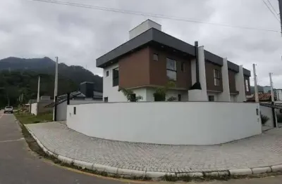 Geminado de esquina com 02 suítes no bairro joão pessoa
