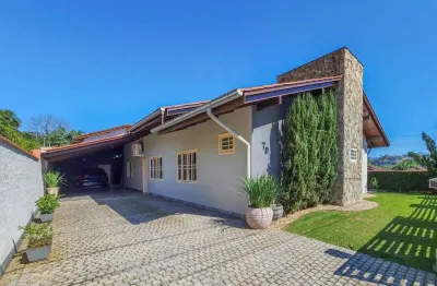 Casa semimobiliada com 1 suíte + 2 quartos, barra do rio molha