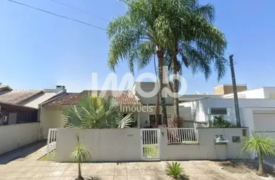 Casa com suite + 02 quartos no bairro nereu ramos em jaraguá do sul