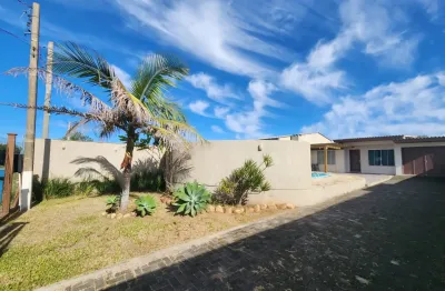 Casa linda com piscina perto do mar, centro - balneário pinhal