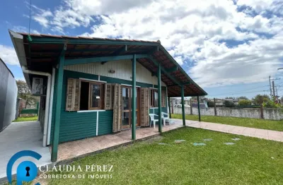 Chalé de madeira lindo no centro de balneário pinhal - oportunidade!